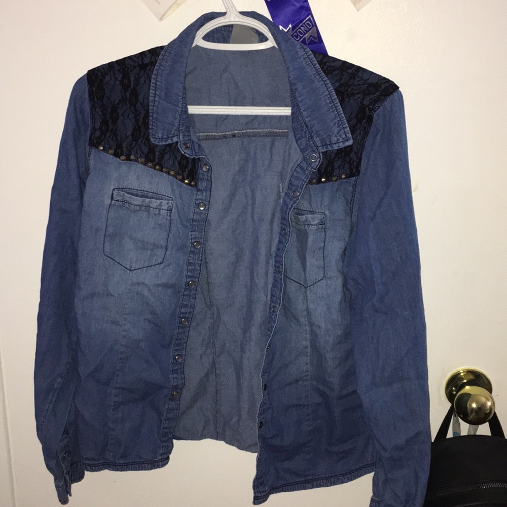 Cute denim top!